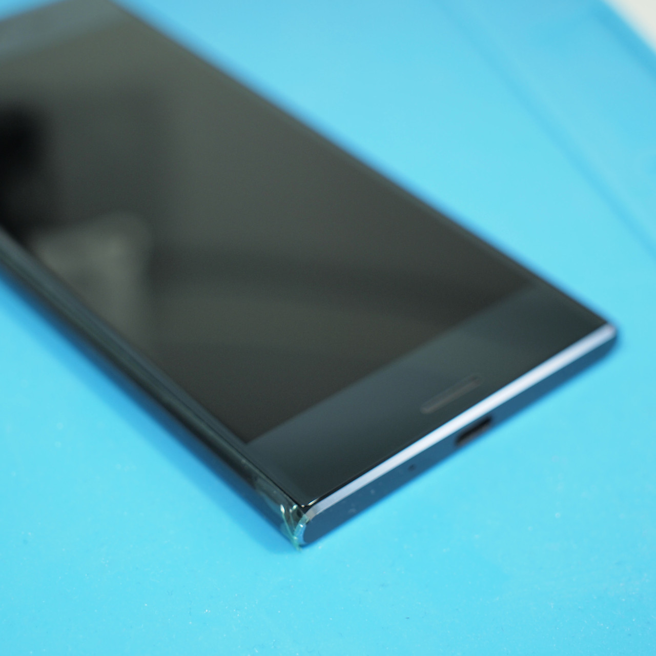 Sony Xperia XZ Premium - Замена экрана (стекла, сенсорного экрана и дисплея)