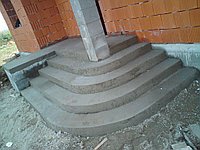 Монтаж бетонных ступеней для крыльца