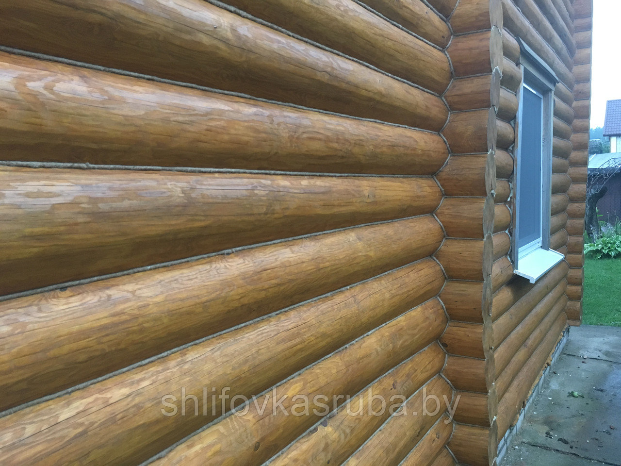 Конопатка деревянного дома из бревна ручной рубки
