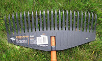 Грабли для листьев Fiskars Solid большие