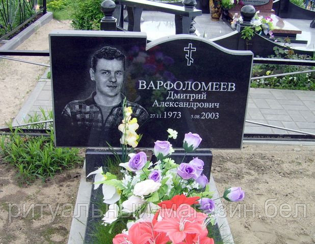 Памятники из гранита Образец формы 66А выполнен в размере 90/45/8