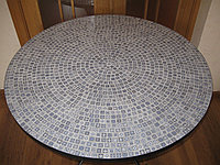 Мозаичный обеденный стол "Серый_1"