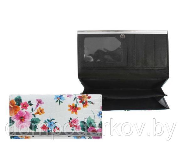 Кошелёк женский на клапане "Цветы", 3 отдела, отдел для карт, белый - фото 1 - id-p76561085