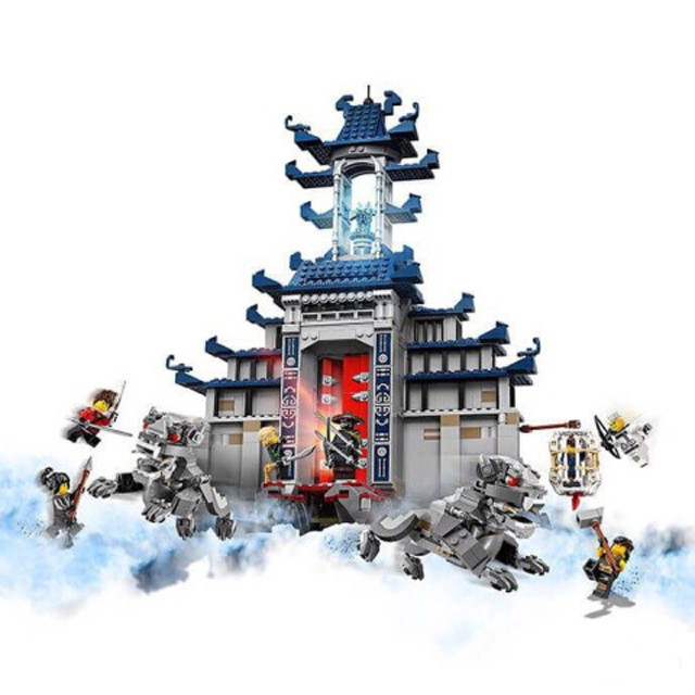 Модель древнего строения. Представленная игровым набором, включающим в свой состав 1449 деталей, она станет главной целью путешествия героев Ниндзяго.