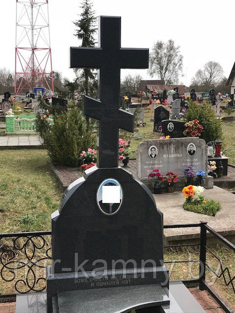 ПАМЯТНИК В ВИДЕ КРЕСТА