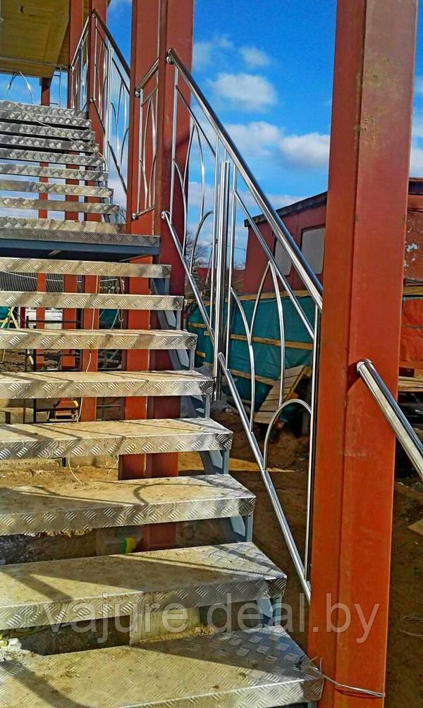 Металлическая лестница с перилами из нержавейки - фото 2 - id-p77844989