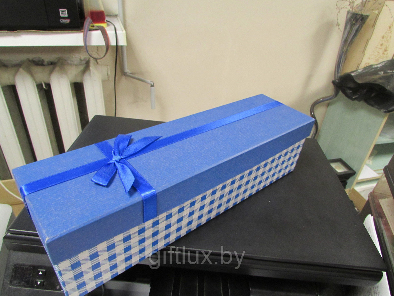 Коробка подарочная с бантом "Клетка" 9*9*33 см (под бутылку) - фото 1 - id-p77867630