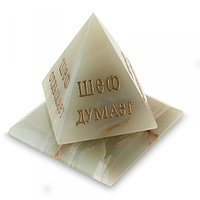 Пирамида - табличка "ШЕФ" Натуральный камень оникс 7,5х7,5см.