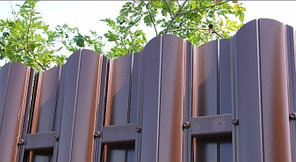 Забор из штакетника форма Европланка глянец, шоколадно-коричневый