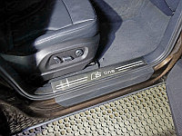 Накладки на пластиковые пороги (лист шлифованный надпись S Line) AUDI Q5 "08-11"