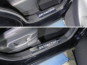  Накладки на пластиковые пороги (лист зеркальный надпись SKYACTIV) MAZDA CX-5 "15-