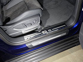 Накладки на пластиковые пороги (лист зеркальный надпись Q5) 2шт AUDI Q5 "17-