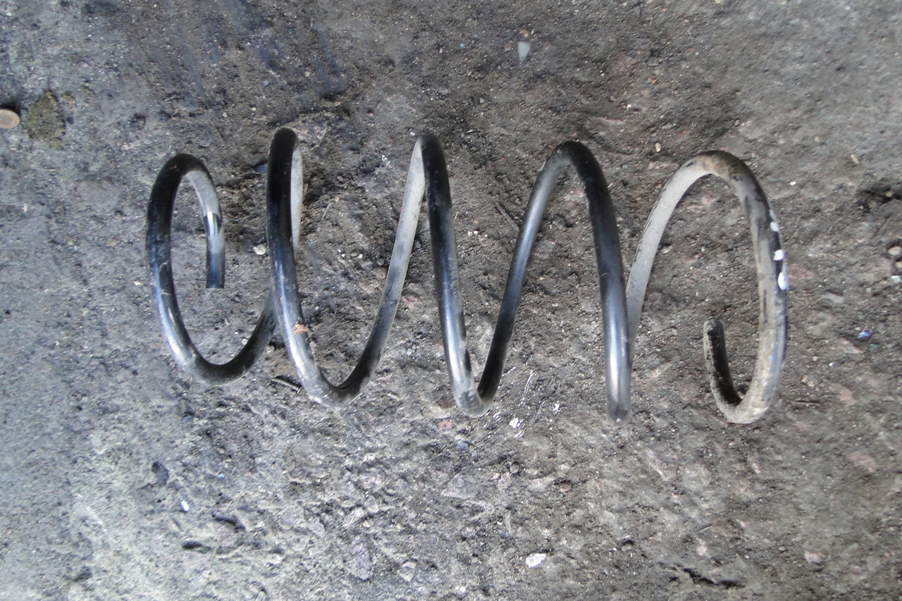 Пружина передняя к БМВ Е36, 1998 г.в.
