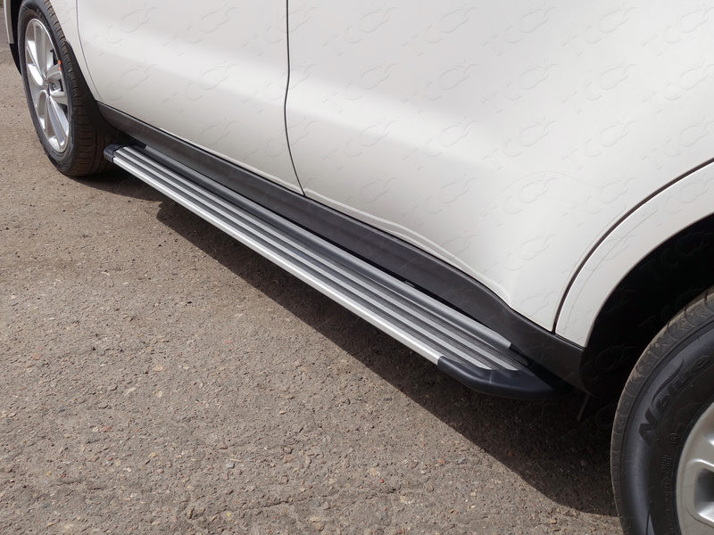 Пороги алюминиевые "Slim Line Silver" 1820 мм (для авто с "16-г.) HYUNDAI Grand Santa Fe "13- - фото 1 - id-p80372782