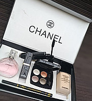 Подарочный набор Chanel с тенями и тональным кремом