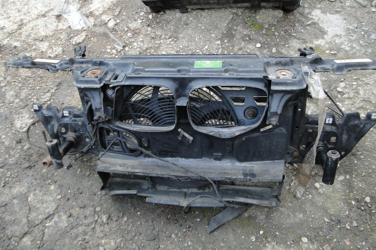 Передняя панель крепления облицовки (телевизор) к BMW к БМВ Е39, 2,5 дизель, 2003 г.в.