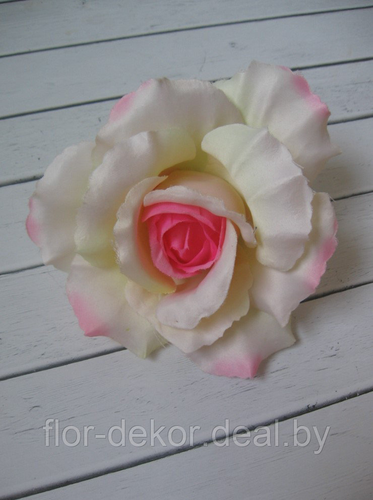 Головка розы  молочно-розовая, D 13 см.