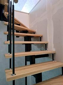 Модульная лестница на 13 модулей с дубовыми ступенями.