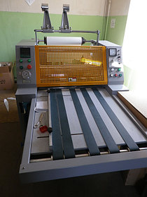 Гидравлический рулонный ламинатор YDFM-720 на типографии в г. Молодечно. 2