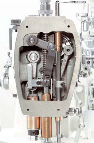 Промышленная распошивальная машина Juki MF-7523-C11 для окантовки среза бейкой - фото 3 - id-p82314440