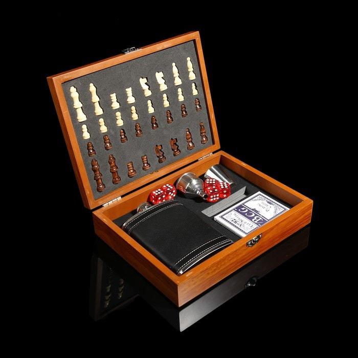 Подарочный игровой набор с фляжкой «Магнат» в шкатулке - фото 1 - id-p82712012