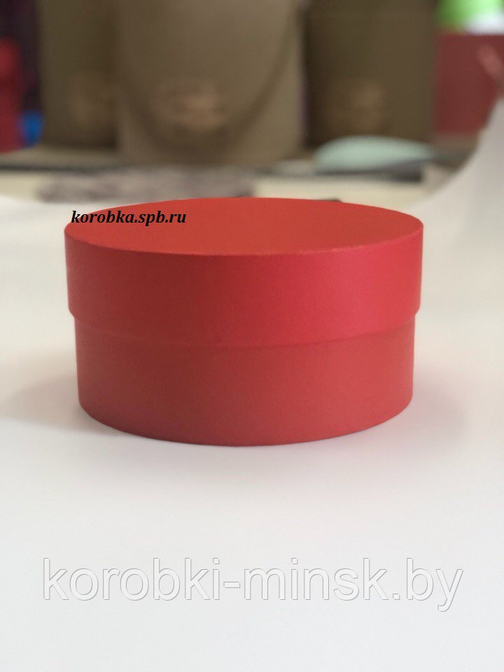 Короткая круглая коробка 20*10см. Цвет: Красный.