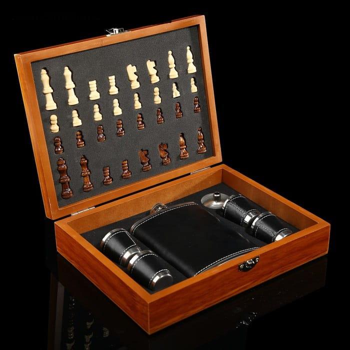 Подарочный набор с фляжкой и шахматами «Премиум» - фото 1 - id-p82712014
