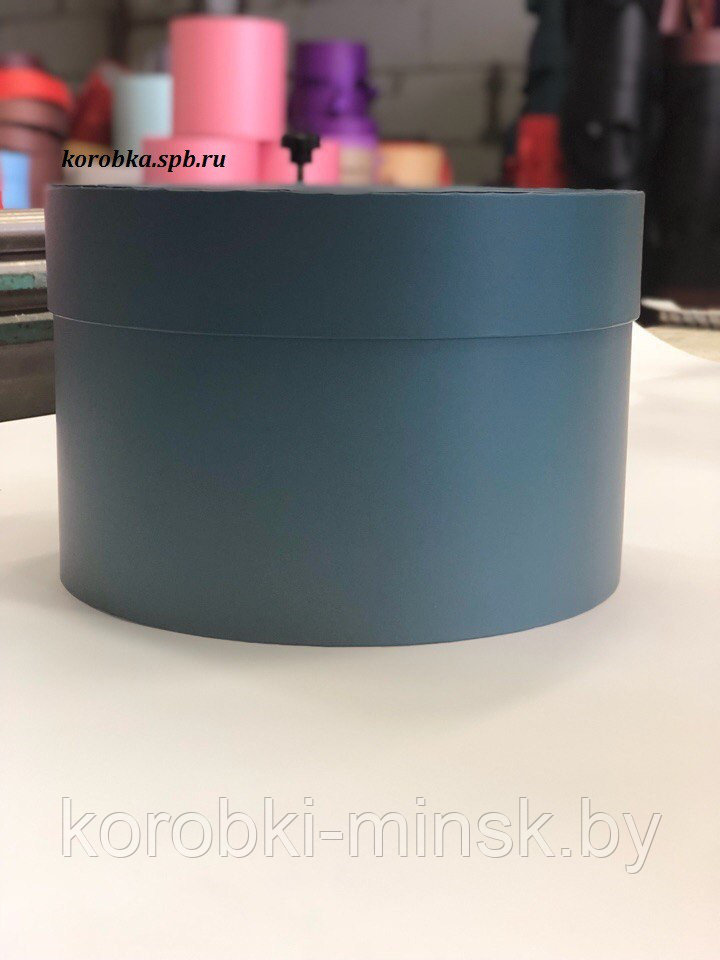 Короткая круглая коробка 22,5*15см. Цвет: Темно зеленый.