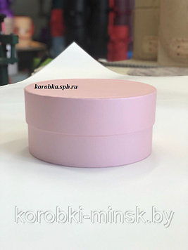 Короткая круглая коробка 18*9см. Цвет: Нежно розовый.