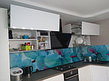 Кухня с голубой скинали, фото 4