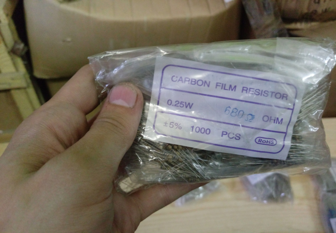 Carbon Film Resistor 1/4W 680Om Резистор выводной - фото 1 - id-p83705976