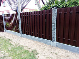 Забор из металлоштакетника на сборном бетонном фундаменте с декоративными столбами 5