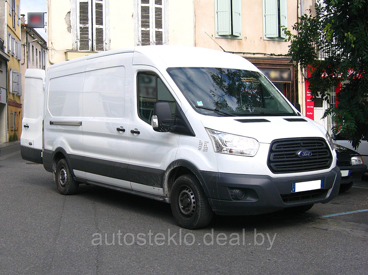 Стекло лобовое на автомобиль FORD TRANSIT - фото 1 - id-p84587051