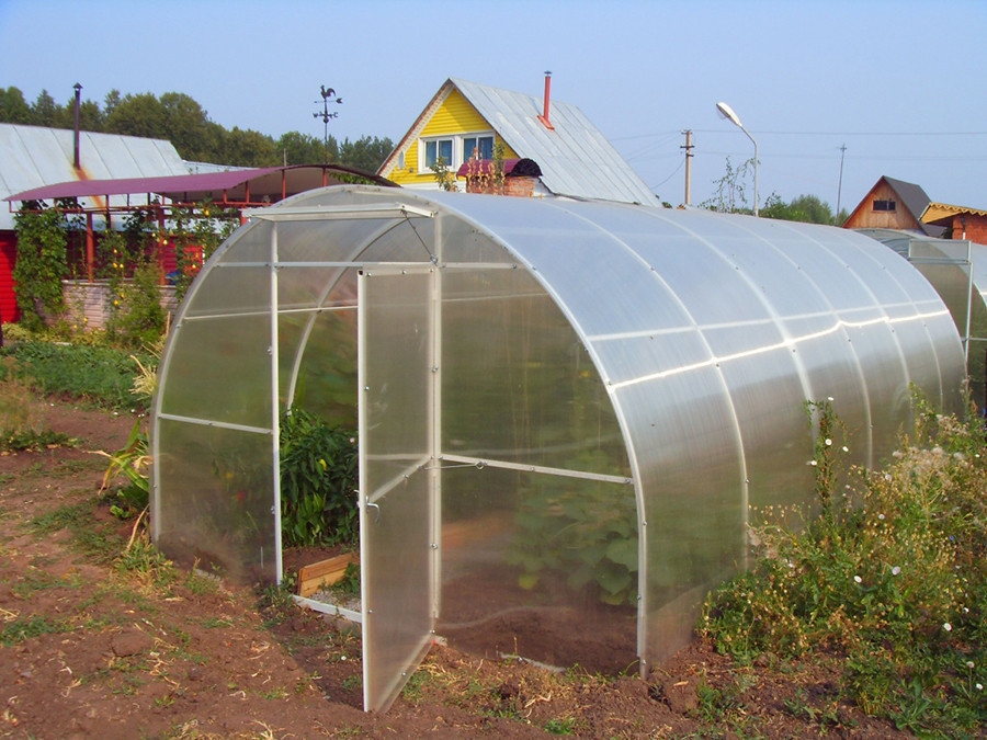 Теплица из поликарбоната 4х3х2100. Каркас теплицы из сетки. Каркас теплицы агросфера-стандарт 4м. Теплица из поликарбоната уралочка усиленная. Поликарбонат skyglass.