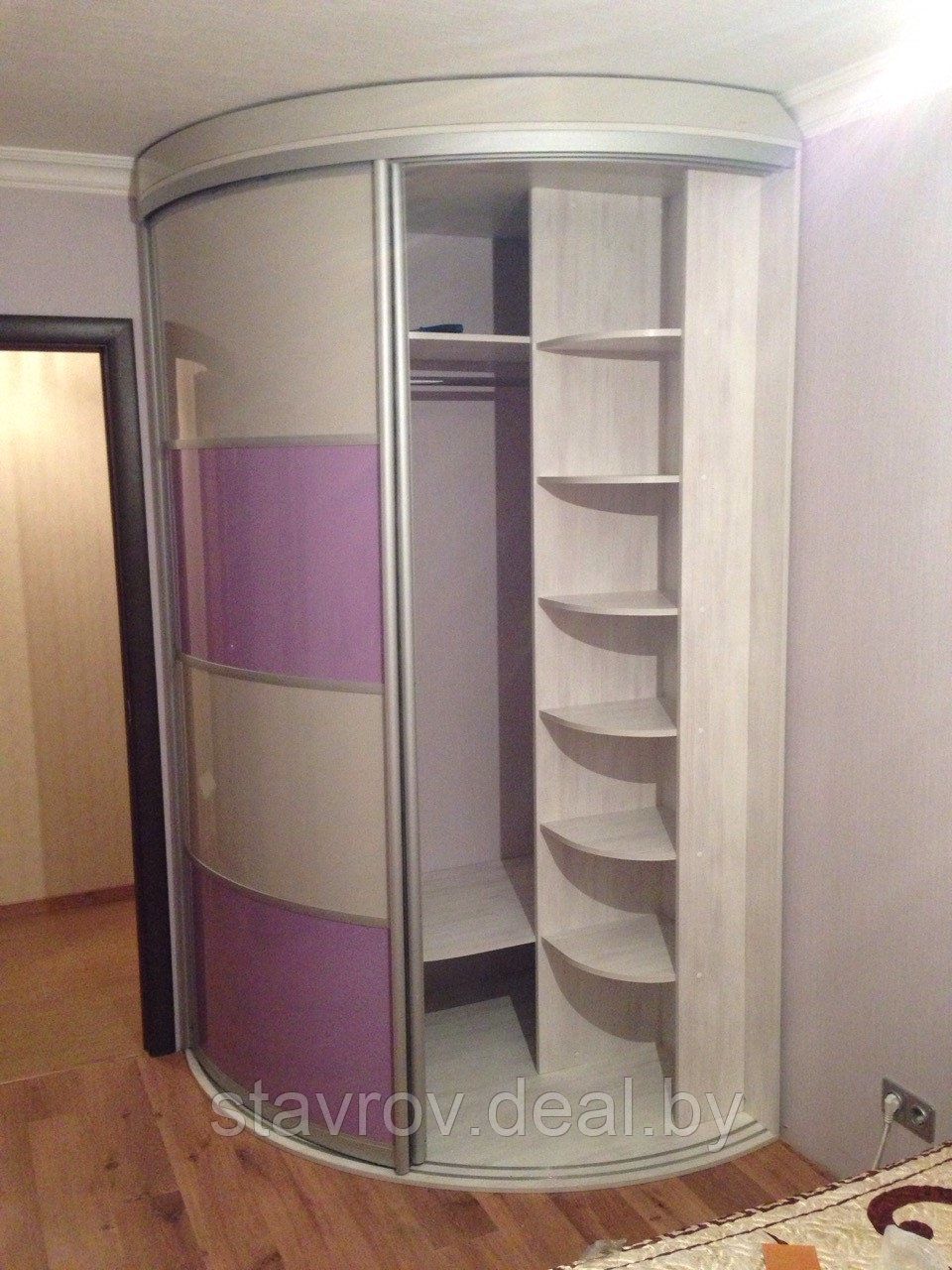 Фиолетовая вставка в шкаф купе
