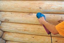 Шлифовка и окрашивание деревянных стен