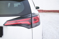 Накладки на задние фонари (реснички) Toyota Rav4 2015- - фото 6 - id-p87818923