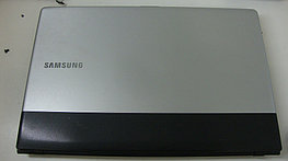 Представитель бюджетной серии 2011 года 17.3 дюймовый Samsung NP300E7Z ни разу не чистился от пыли за 3 года эксплуатации. Ну что же, посмотрим, что изменилось за это время.