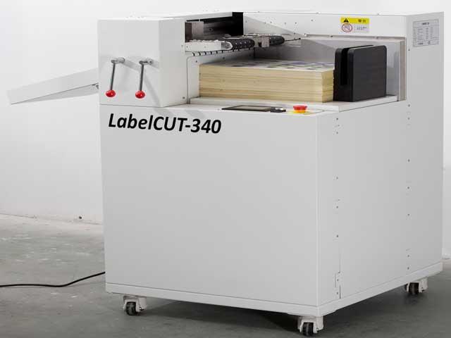 LabelCUT-340 - автоматический плоттер для вырубки этикетки