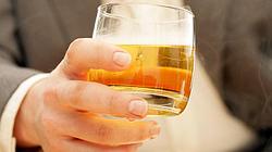 Ученые нашли любопытную причину тяги людей к алкоголю