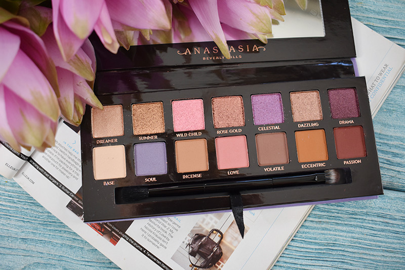 Палетка теней Anastasia Beverly Hills Soft Glam Palette - фото 5 - id-p88483195