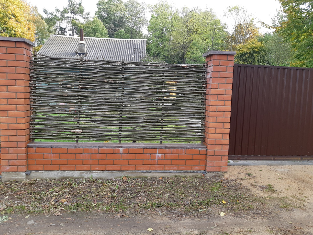 Забор деревянный из штакетника орешника - фото 10 - id-p74248433