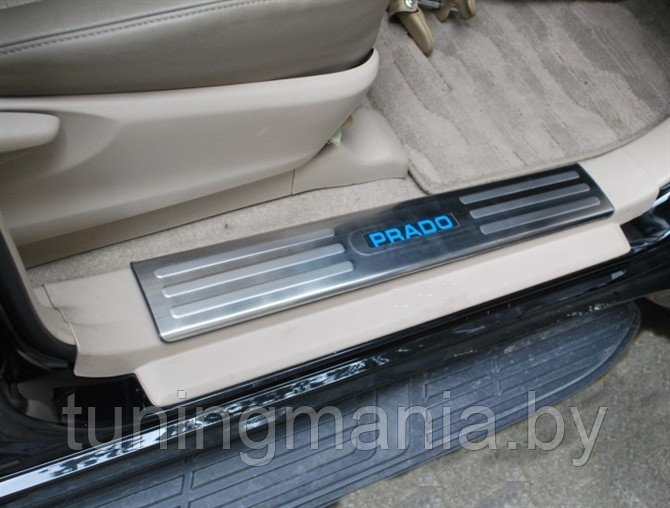 Накладки на пороги с подсветкой Toyota Prado 150 - фото 1 - id-p89382338