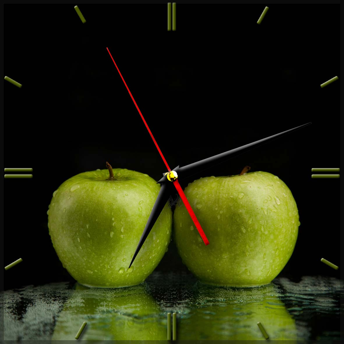 Настенные часы из стекла "Пара зеленых яблок" арт.219