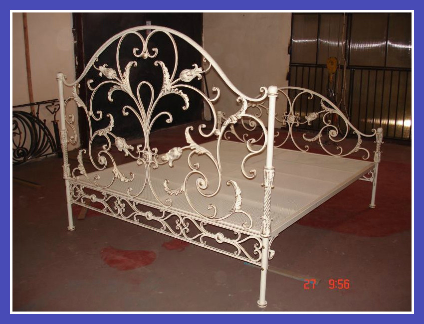 Кровать кованая с ажурными спинками модель 2