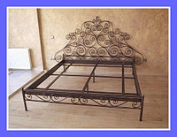 Кровать с коваными элементами модель 4