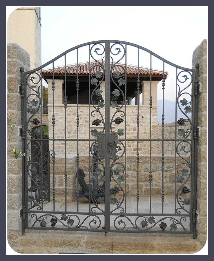 Ворота кованые с растительным узором модель 167