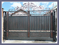 Ворота с кованым орнаментом глухие модель 234