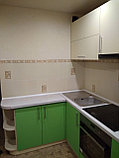 Угловая черно белая модульная кухня с фасадами из пластика, фото 4