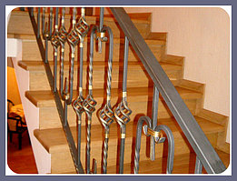 Перило с ковкой для лестницы с шишками модель 87